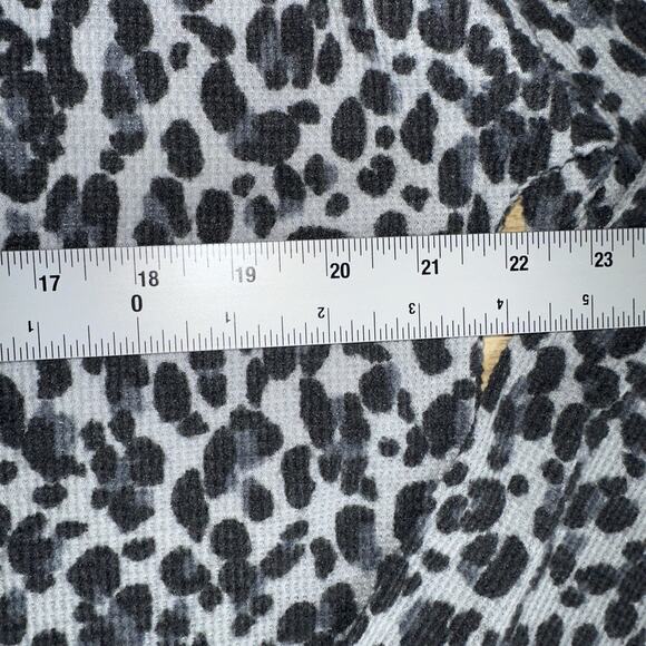 Vince Camuto Gray & Black Leopard Print Mock Neck Long Sleeve Top – Size L - Picture 6 of 7